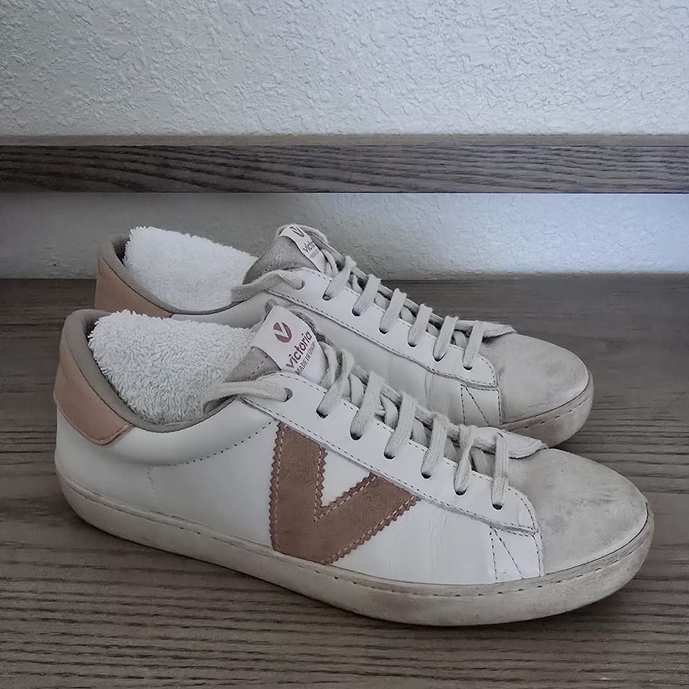 Victoria Women's White and Tan Sneakers